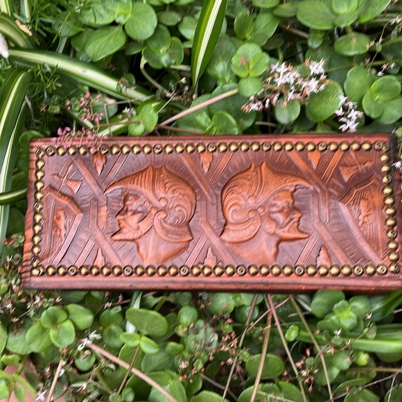 Vintage wood and carved leather dresser jewelry box - Picture 14 of 16